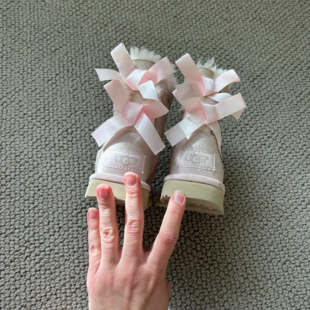 🎀 adorable toddler UGG boots sz6 🎀